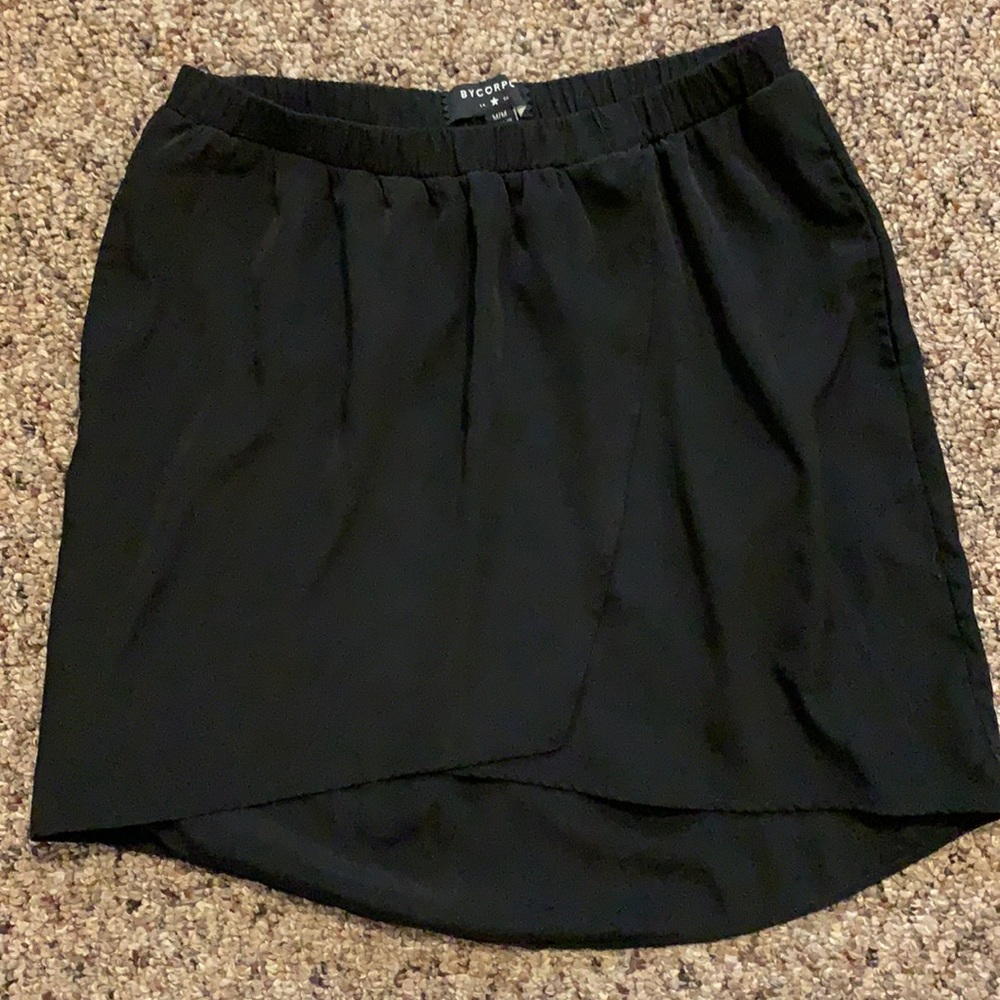 Black mini skirt with pockets